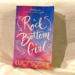 Lucy Score: Rock bottom girl